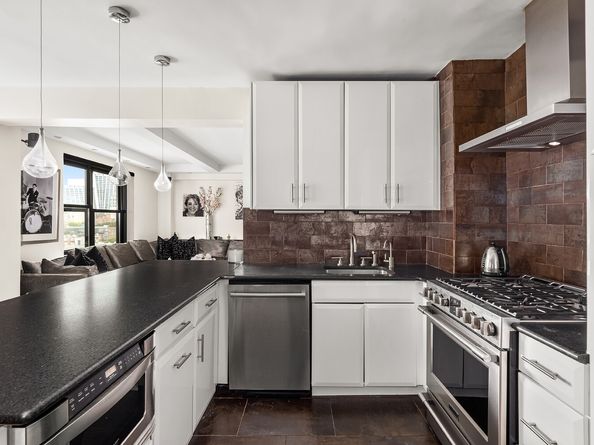 300 West 23rd Street 11M, New York NY 10011