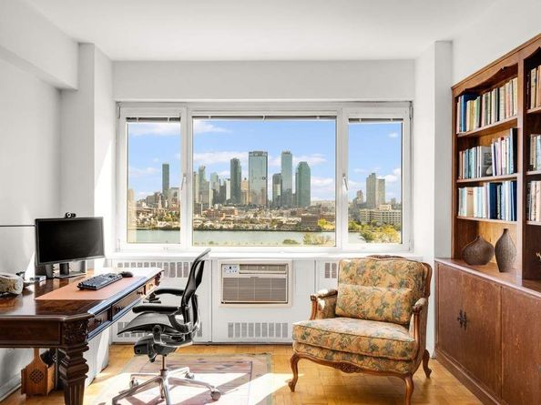 45 Sutton Place S 17F+, New York NY 10022