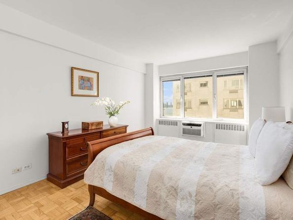 45 Sutton Place S 17F+, New York NY 10022