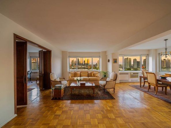 45 Sutton Place S 17F+, New York NY 10022