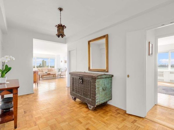 45 Sutton Place S 17F+, New York NY 10022