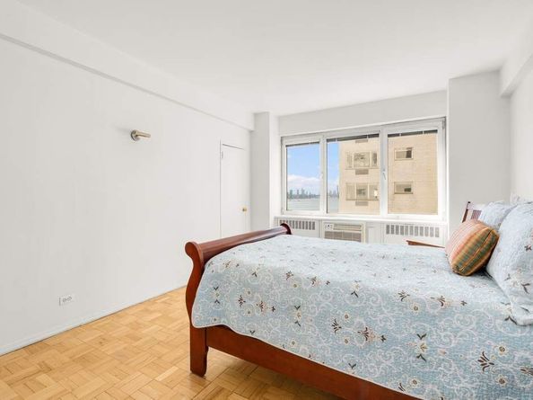 45 Sutton Place S 17F+, New York NY 10022