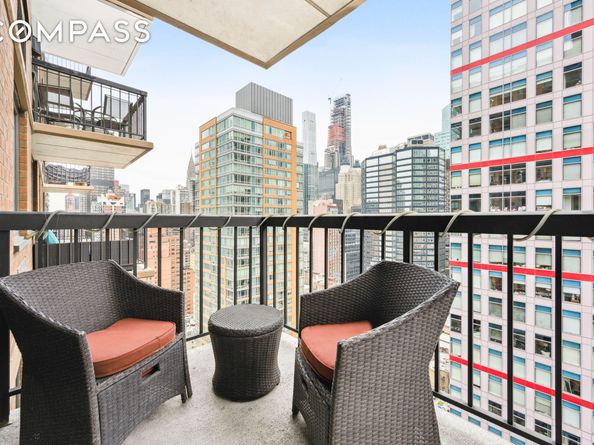 300 East 54th Street 25G, New York NY 10022