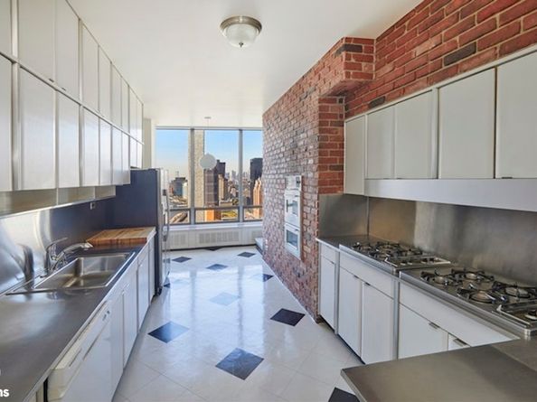 870 United Nations Plaza 31/32F, New York NY 10017