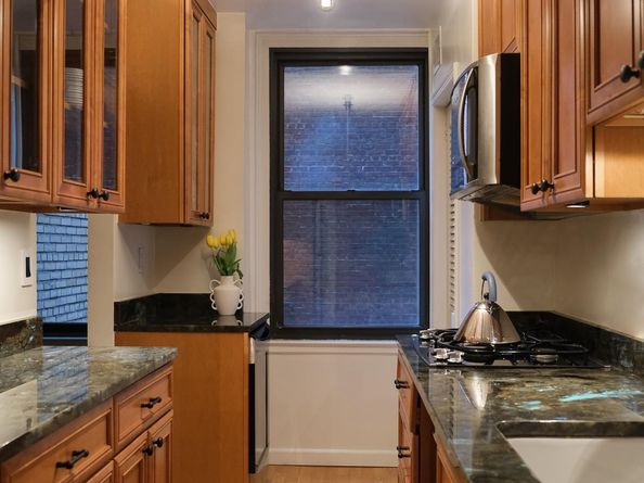 325 East 57th Street 2D, New York NY 10022