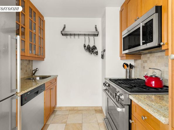 301 East 22nd Street 12S, New York NY 10010