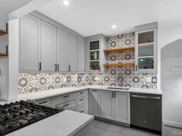 1050 Pikeview Street, Lakewood CO 80215