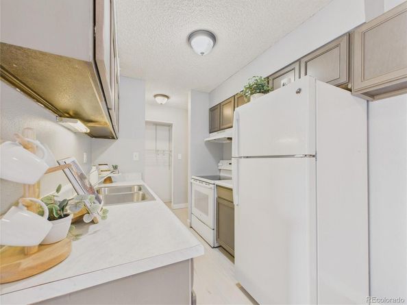 190 E Highline Circle 302, Centennial CO 80122