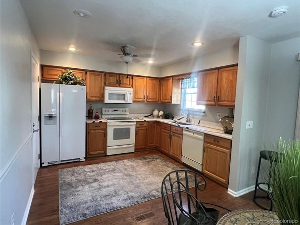 2808 S Heather Gardens Way B, Aurora CO 80014