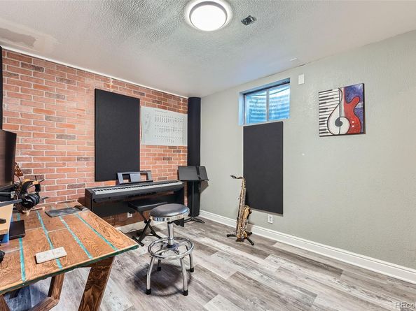 2558 S Vaughn Way C, Aurora CO 80014