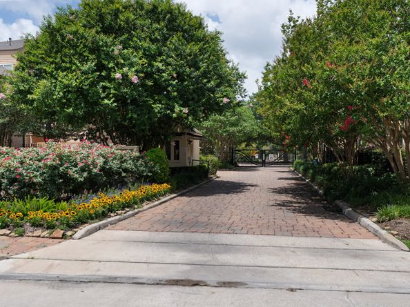 9103 Creekstone Lake Drive, Houston TX 77054