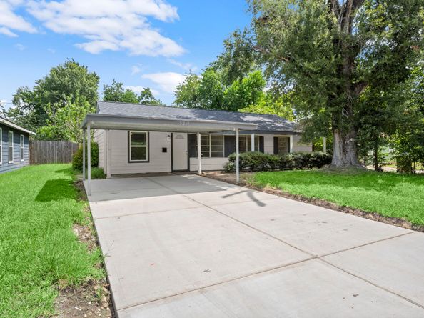 5219 Myrtlewood Street, Houston TX 77033