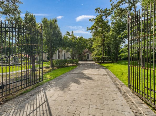 205 Grogans Point Road, The Woodlands TX 77380