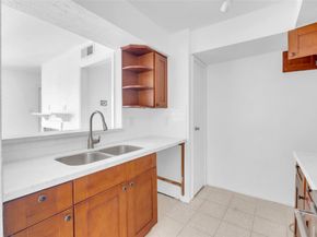 18511 Egret Bay Boulevard 502, Webster TX 77058