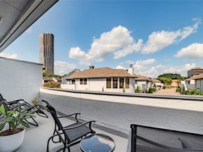 1914 Augusta Drive 15, Houston TX 77057
