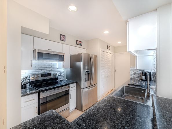 1914 Augusta Drive 15, Houston TX 77057