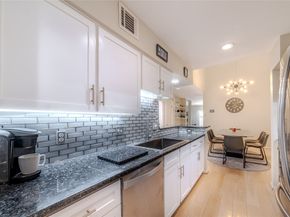 1914 Augusta Drive 15, Houston TX 77057