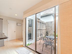 1914 Augusta Drive 15, Houston TX 77057