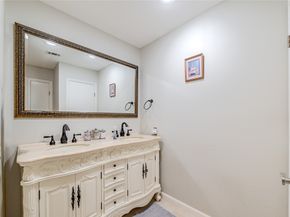 1914 Augusta Drive 15, Houston TX 77057