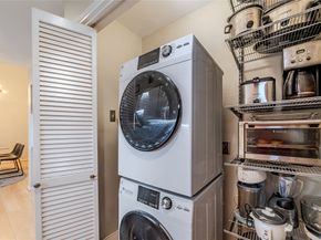 1914 Augusta Drive 15, Houston TX 77057