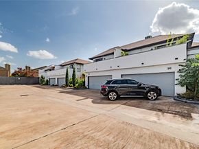 1914 Augusta Drive 15, Houston TX 77057