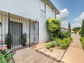 1914 Augusta Drive 15, Houston TX 77057