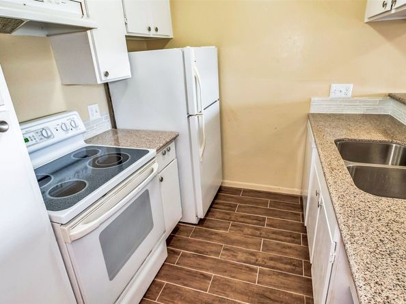3035 Walnut Bend Lane 35, Houston TX 77042