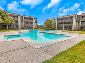 3035 Walnut Bend Lane 35, Houston TX 77042
