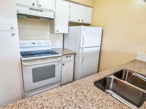 3035 Walnut Bend Lane 35, Houston TX 77042