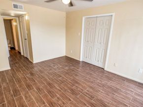 3035 Walnut Bend Lane 35, Houston TX 77042