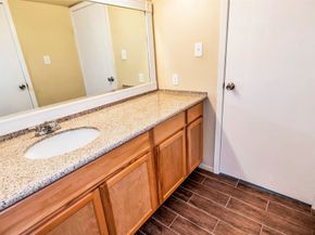 3035 Walnut Bend Lane 35, Houston TX 77042