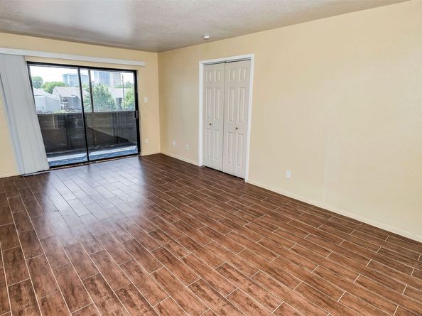 3035 Walnut Bend Lane 35, Houston TX 77042