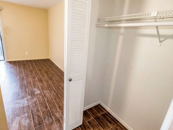 3035 Walnut Bend Lane 35, Houston TX 77042