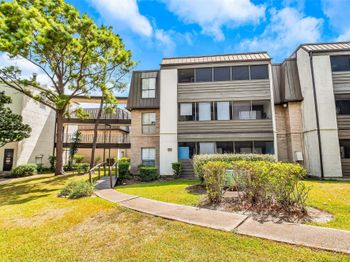 3035 Walnut Bend Lane