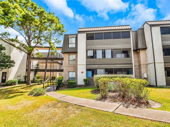 3035 Walnut Bend Lane 35, Houston TX 77042