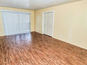3035 Walnut Bend Lane 35, Houston TX 77042