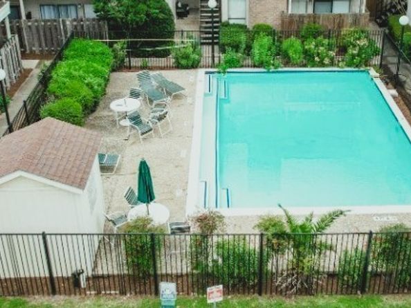 1818 Augusta Drive 21, Houston TX 77057