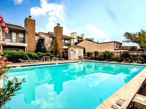 1818 Augusta Drive 21, Houston TX 77057