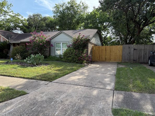 3842 Westmeadow Drive, Houston TX 77082