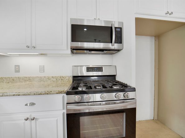 1108 W 22nd Street, Houston TX 77008