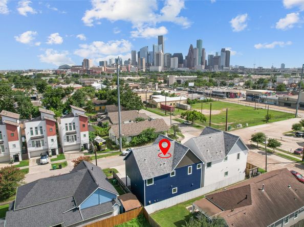 713 James Street, Houston TX 77009