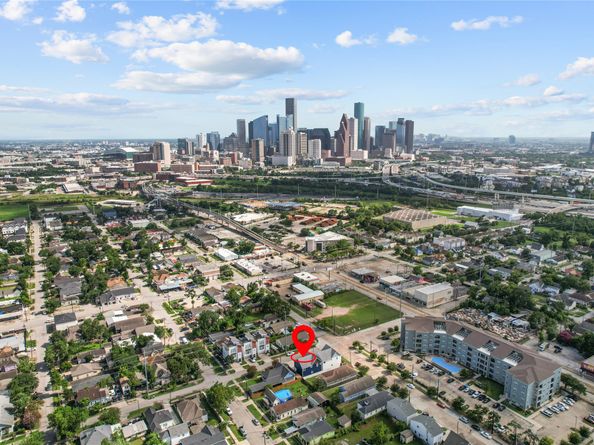 713 James Street, Houston TX 77009
