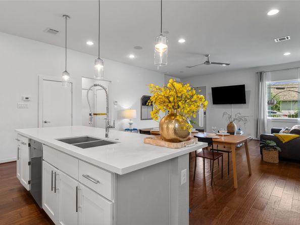 713 James Street, Houston TX 77009