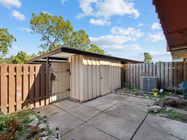 2342 Triway Lane, Houston TX 77043