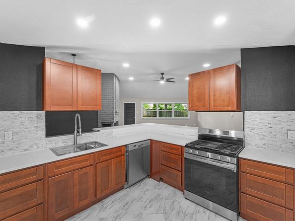 16026 Beechnut Street, Houston TX 77083