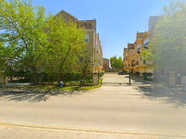 5615 Winsome Villas Lane H, Houston TX 77057