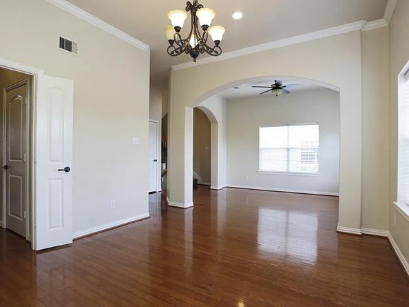 5615 Winsome Villas Lane H, Houston TX 77057