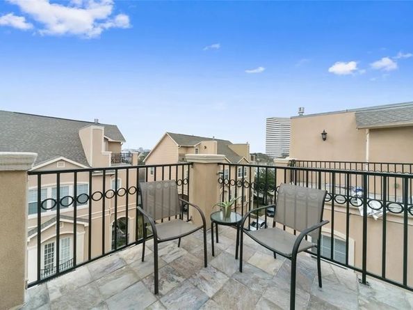5615 Winsome Villas Lane H, Houston TX 77057