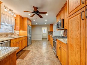 6730 Lindyann Lane, Houston TX 77008