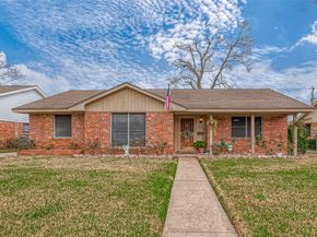 6730 Lindyann Lane, Houston TX 77008